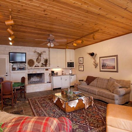 Отель Joshua Creek Ranch Берне Номер фото