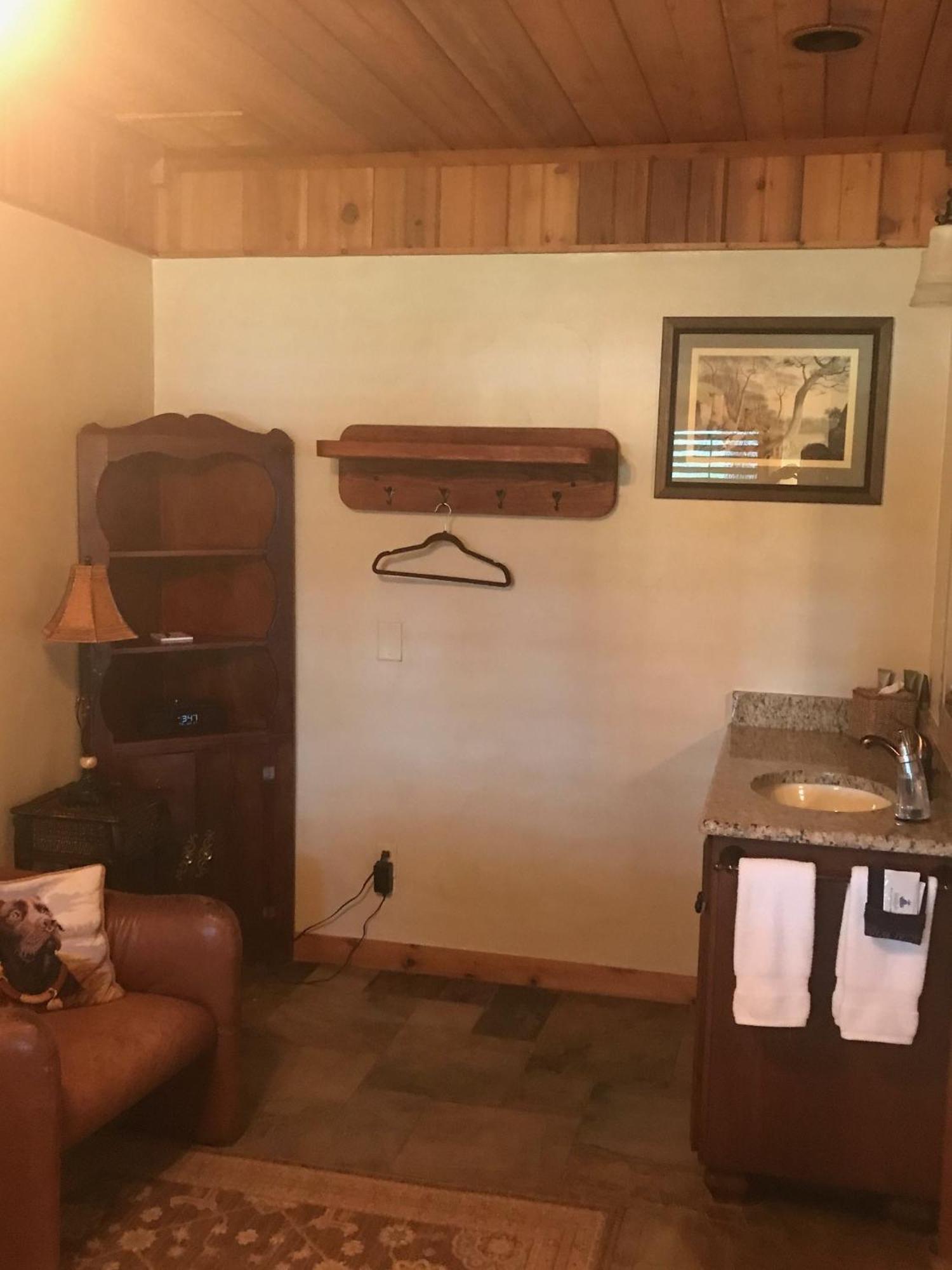 Отель Joshua Creek Ranch Берне Номер фото