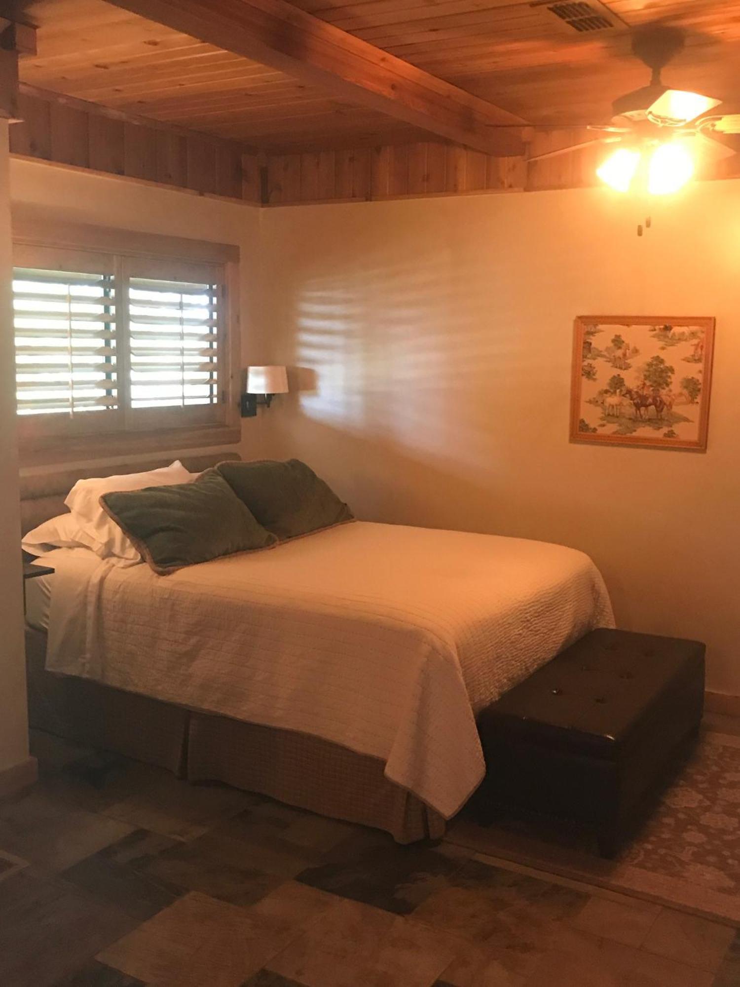 Отель Joshua Creek Ranch Берне Номер фото