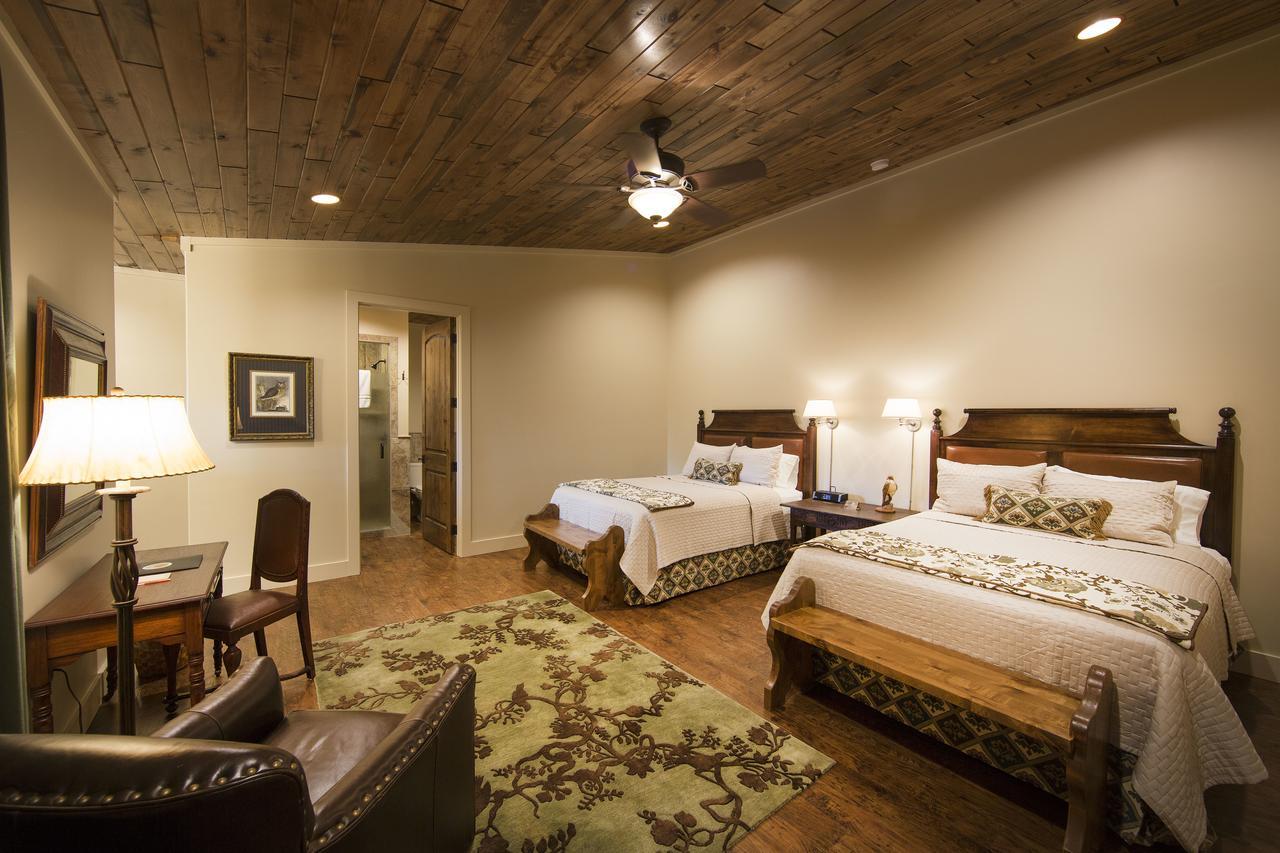 Отель Joshua Creek Ranch Берне Экстерьер фото