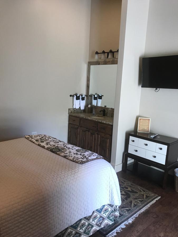 Отель Joshua Creek Ranch Берне Номер фото