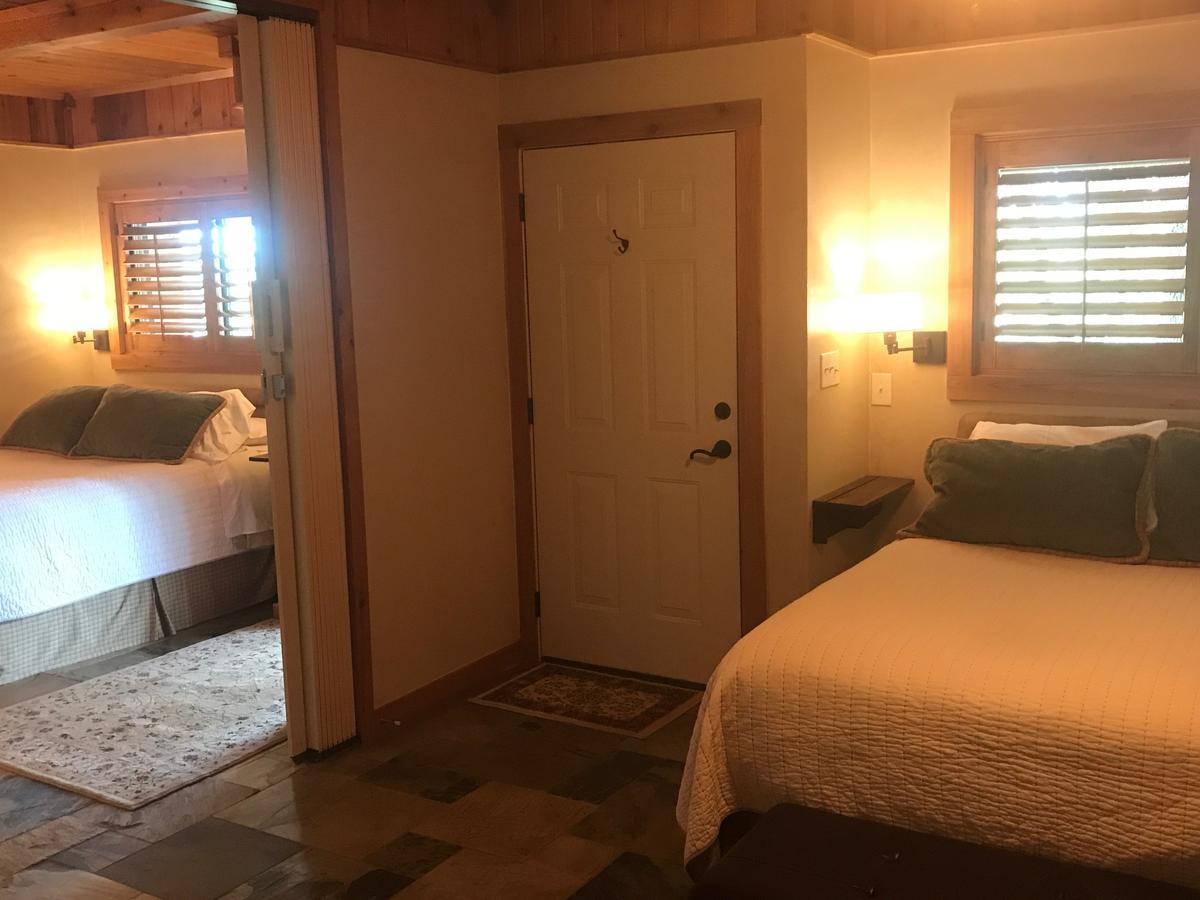 Отель Joshua Creek Ranch Берне Экстерьер фото