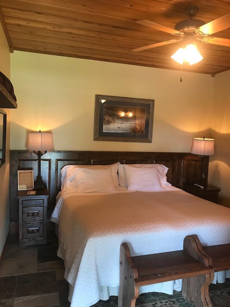 Отель Joshua Creek Ranch Берне Экстерьер фото