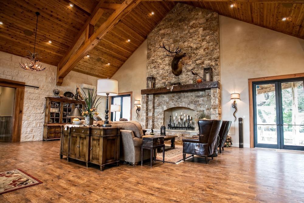 Отель Joshua Creek Ranch Берне Экстерьер фото